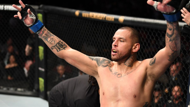 Obrat roku? Daniel Rodriguez utekl hrobníkovi z lopaty, o chvíli později Granta sám knockoutoval