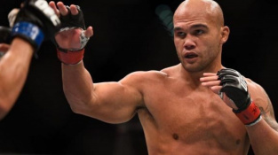 Kdysi spolu trénovali, teď se zabiják Robbie Lawler utká s dlouhánem Neilem Magnym