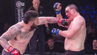 Ben „Combat Vombat“ Sosoli zlomil opilému potížistovi čelist a teď mu za to hrozí vězení a vyhazov z UFC