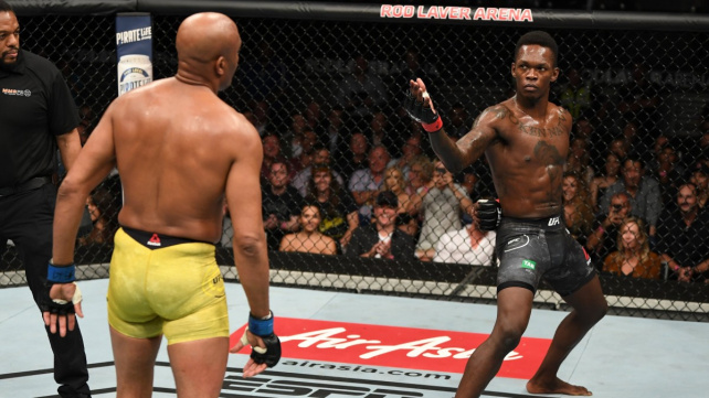 "Bude si až moc věřit," Adesanya předvídá v zápase s Costou rychlý konec