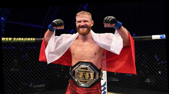 Polský šampion Jan Blachowicz chce stále za každou cenu ukončit neporazitelnost Jona Jonese