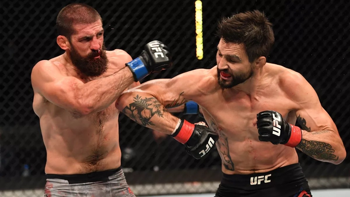 Souboj bojovníků ze staré školy - „nesmrtelný“ Matt Brown se postaví „rozenému zabijákovi“ Carlosu Conditovi.