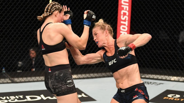 Ještě mě neodepisujte! Holly Holm dala skvělým výkonem najevo, že by si na sklonku kariéry ráda došla pro titul