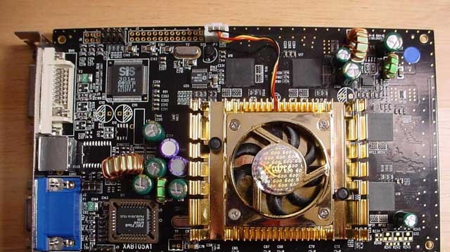 SiS Xabre 600 vs ATi Radeon 8500LE