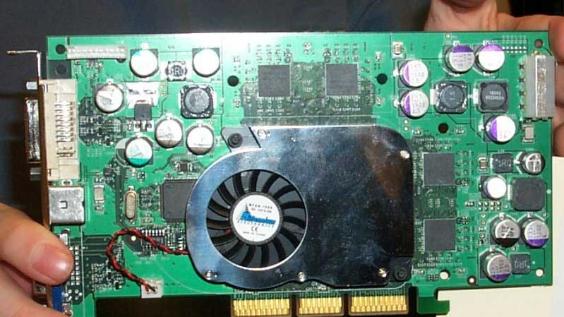 HW aktuality - fotky a barvy GeForce FX 5600