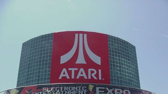 E3 babes a fotky z prvního dne výstavy