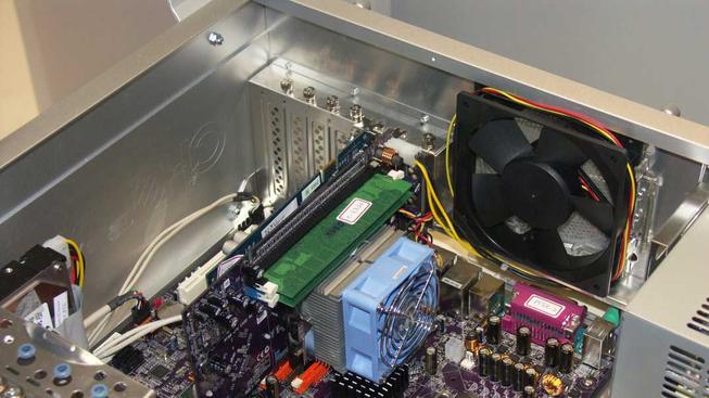Desku pro AMD nebo Intel? Pro oba...