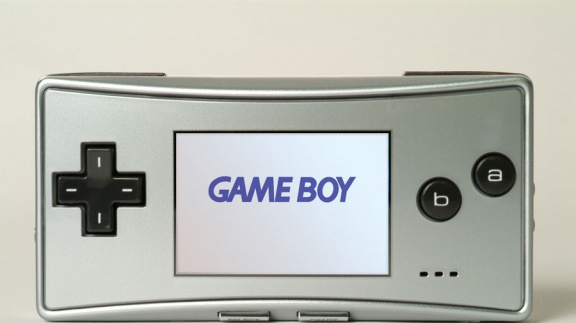 Nový handheld Game Boy Mikro