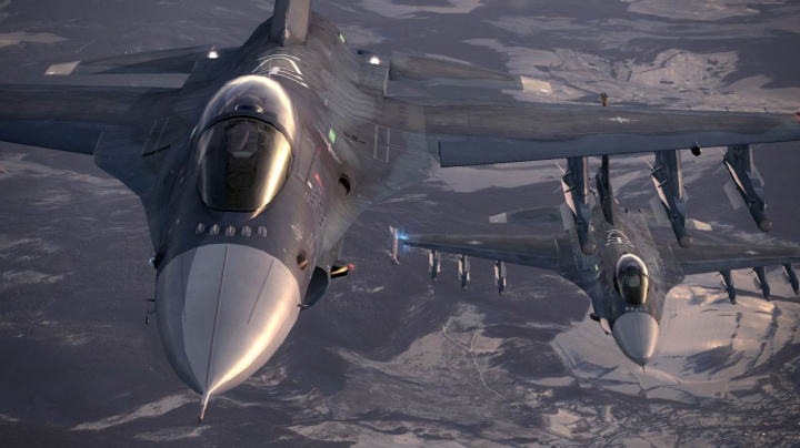 Hořící město a zničení mostu v Ace Combat 6