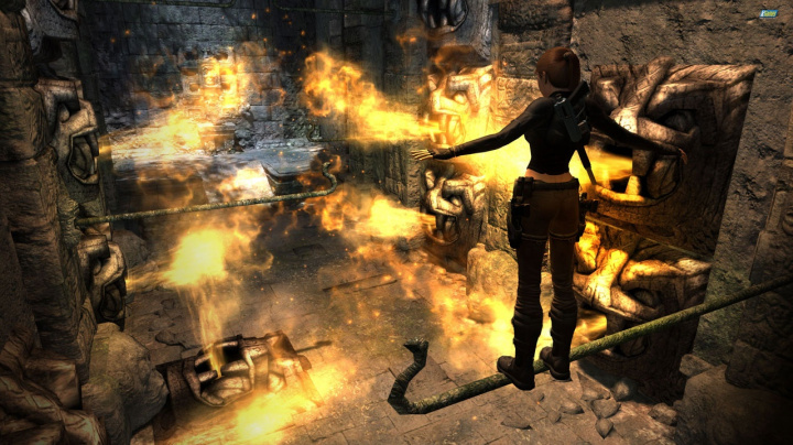 Lara na lodi v Tomb Raider Underworld