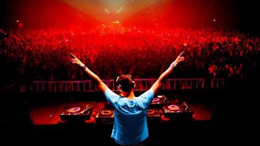 DJ Tiesto tváří hry DJ Hero