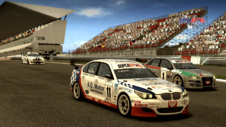 Superstars V8 Racing - recenze