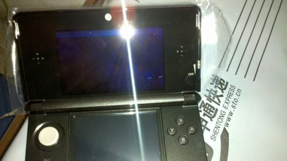 Video a fotky aktuální verze 3D handheldu od Nintenda