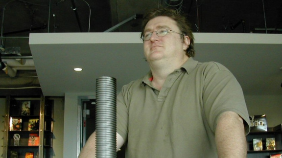 Gabe Newell hraje Dotu 2 a doufá v návrat EA na Steam