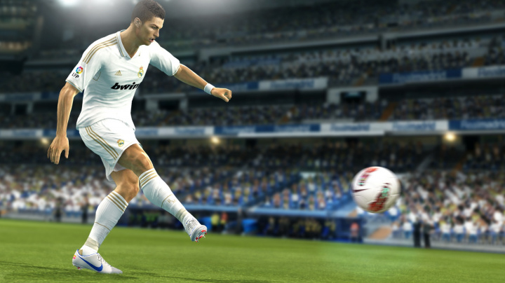 PES 2013 ubere plyn a přizve Cristiana Ronalda