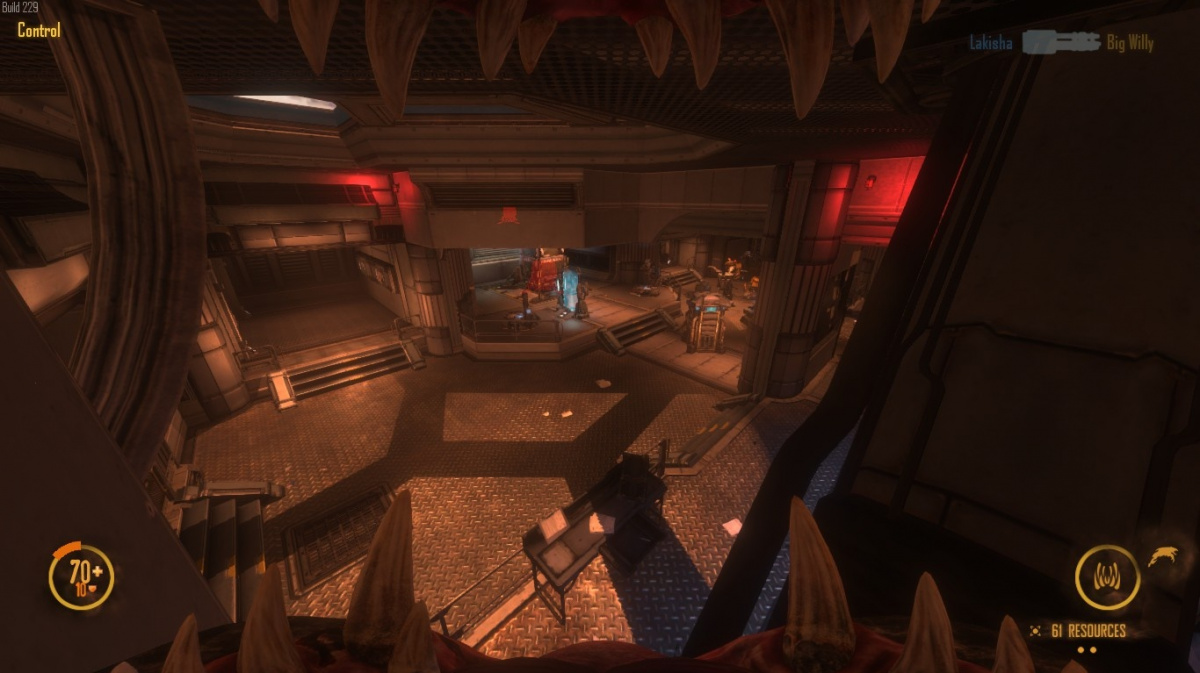 Létající bestie vs. plamenomety z Natural Selection 2