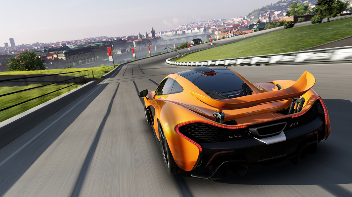 Auta z Forza Motorsport 5 se na prvním videu prohání ulicemi Prahy