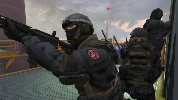 Takedown připomíná na videu éru taktického S.W.A.T.u