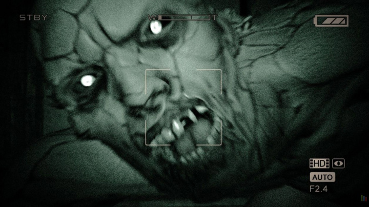 Outlast - recenze