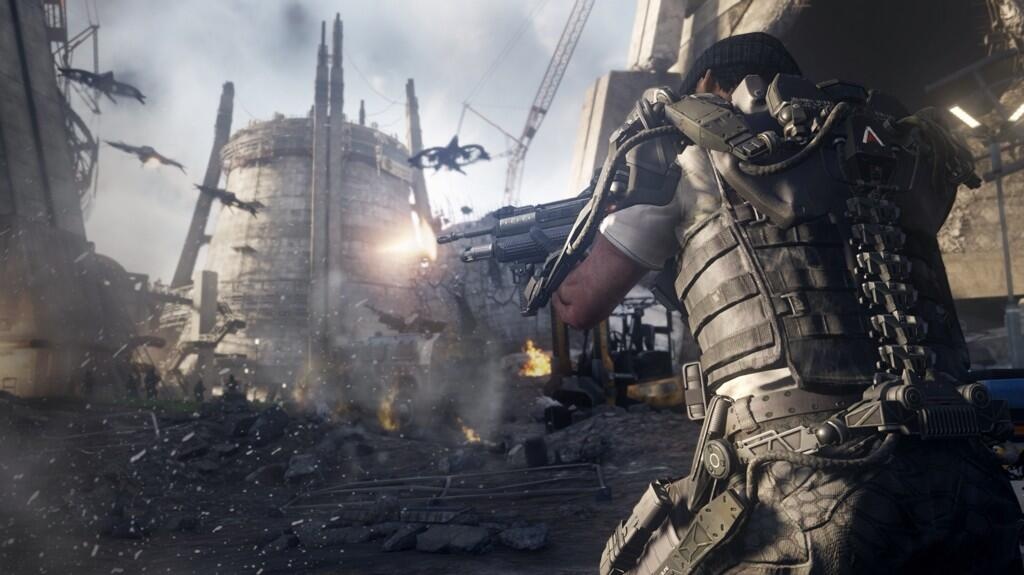 Záběry z hraní Call of Duty: Advanced Warfare ukazují moderní zbraně a prostředí plné grafických efektů