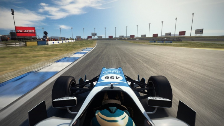 Nadupané monoposty se řítí trailerem na GRID Autosport