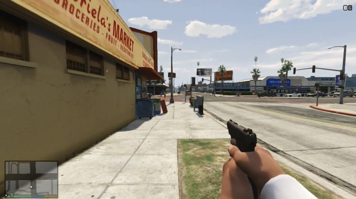 Při hraní z pohledu první osoby připomíná Grand Theft Auto V klasickou střílečku