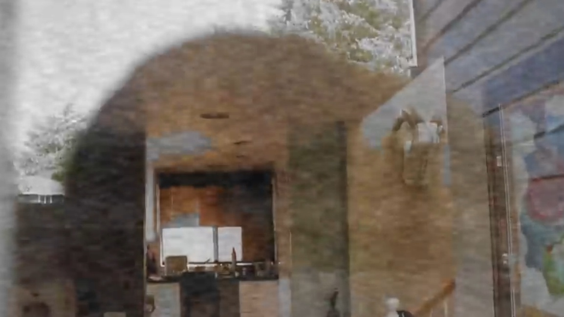 Tvůrci Super Meat Boy představili podivnou voyeurskou hru