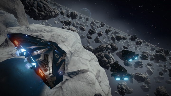 Elite: Dangerous předvádí přistávání ve vnitřním i vnějším doku