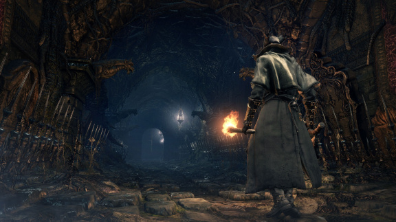Záběry z kooperativního masakru v náhodně generovaném dungeonu z Bloodborne