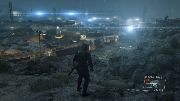 Dvojice obrázků ukazuje rozdíly mezi PC a PS4 verzí Metal Gear Solid V: Ground Zeroes