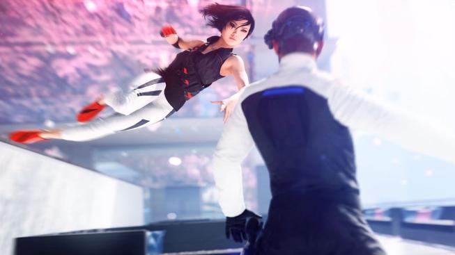 Dvojice videí z Mirror’s Edge Catalyst představuje mrštnou Faith v boji i mimo něj