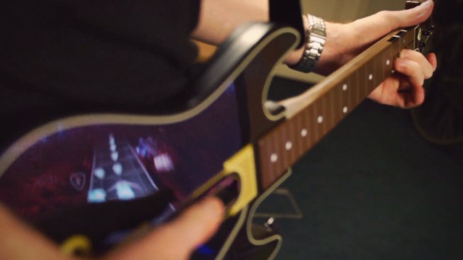 Herní pořad Games TV bere do ruky kytaru z Guitar Hero Live