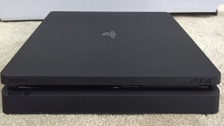 Sony prý společně s PlayStation 4 Neo oznámí i Slim verzi standardní PS4