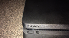 PlayStation 4 slim únik