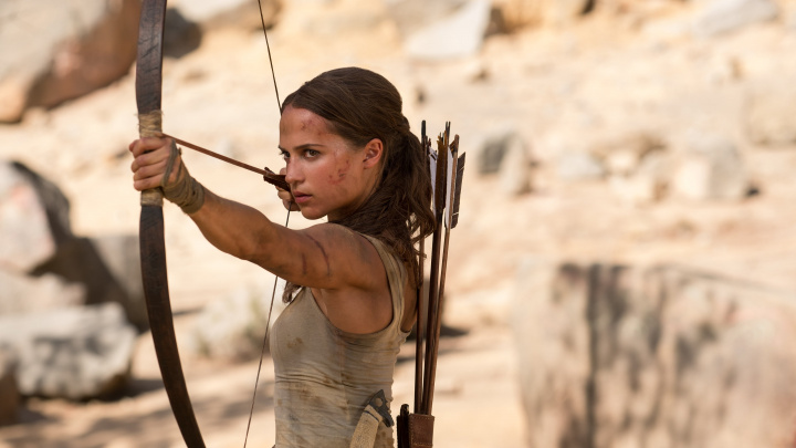 V druhém traileru na film Tomb Raider uniká Lara před smrtí každou chvíli