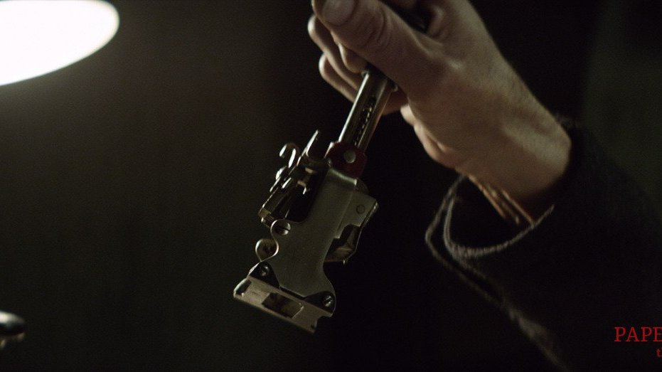 Připomeňte si Papers, Please! krátkým hraným filmem