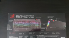 Balení klávesnice Asus ROG Strix Flare