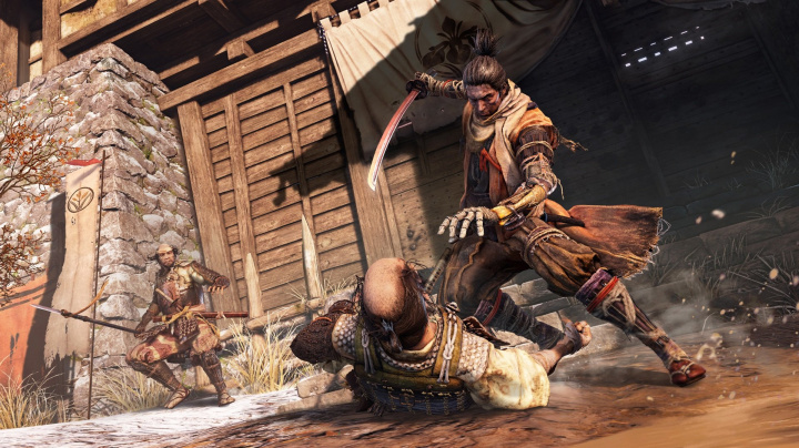 Epickým záběrům ze Sekiro: Shadows Die Twice vévodí obří had a zákeřný mnich
