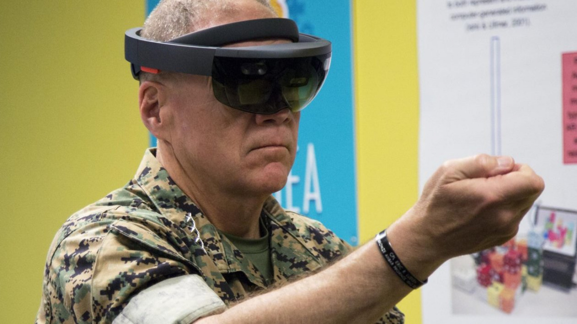 Americká armáda vybaví vojáky HoloLens, koupí jich od Microsoftu 100 000