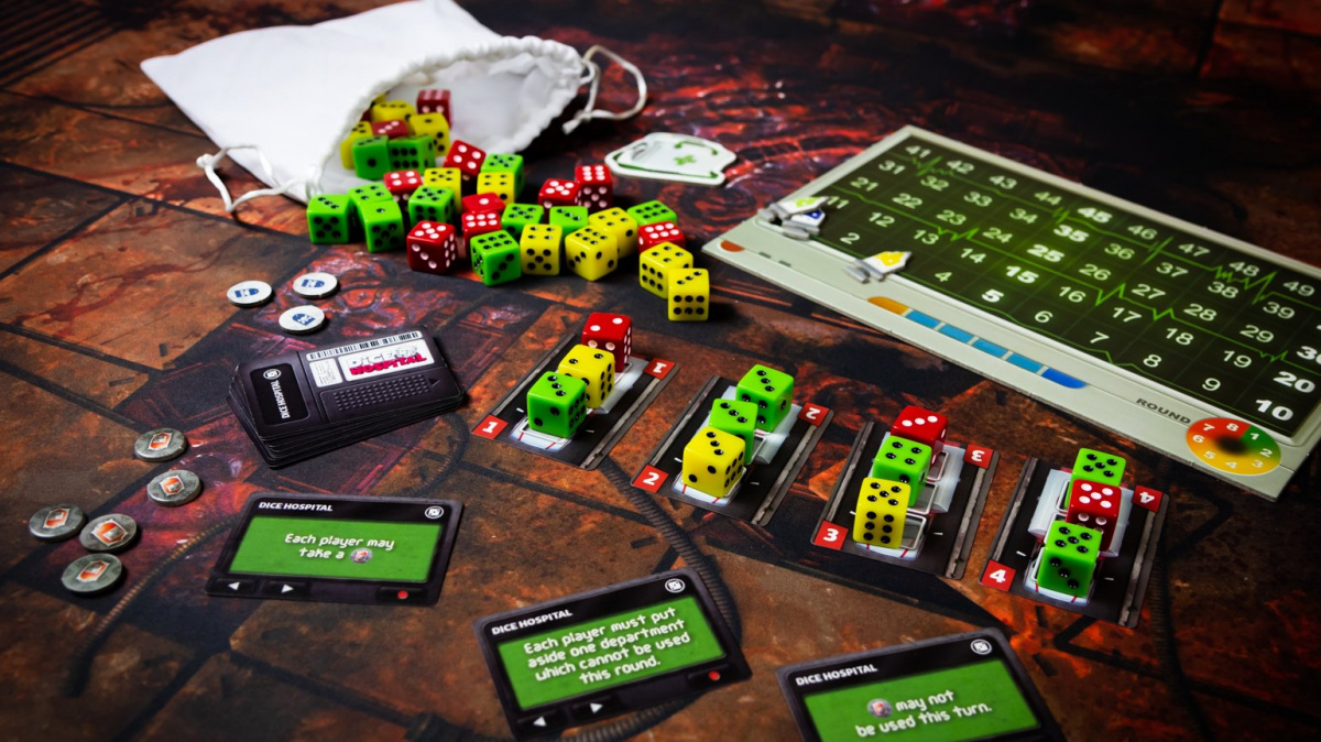 Deskovka Dice Hospital: povedený nástupce Theme Hospital na stole