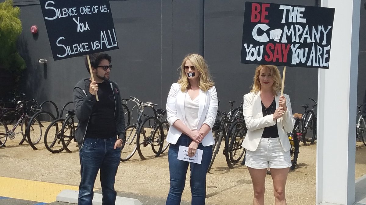 Tvůrci League of Legends, Riot Games, zaplatí přes 230 milionů diskriminovaným ženám