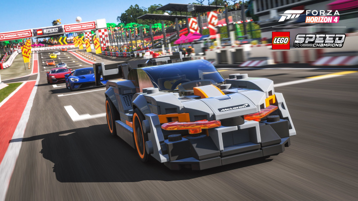 Forza Horizon 4 se spojila s Legem v nepravděpodobném, ale zajímavém crossoveru