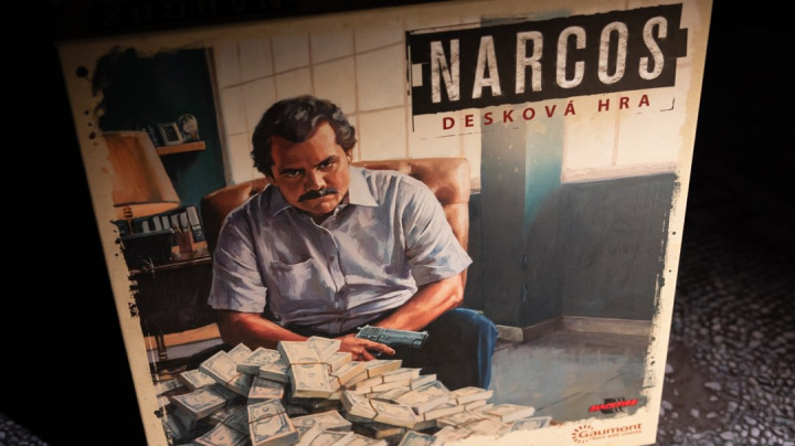 Deskovka Narcos – hon na narkobarona začíná