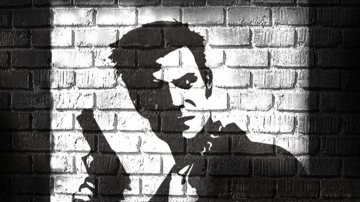 Max Payne oslavil dvacítku, Sam Lake nahodil starý kostým a škleb