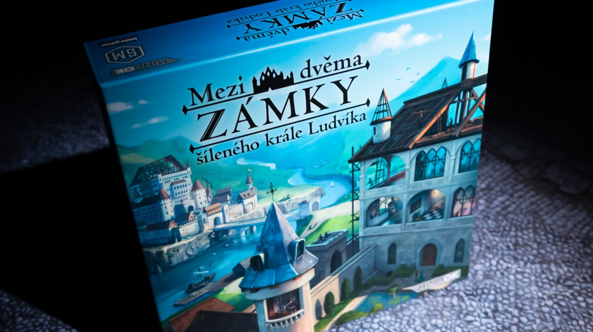 Deskovka Mezi dvěma zámky šíleného krále Ludvíka: Neotřelou kooperací za vítězstvím jedince