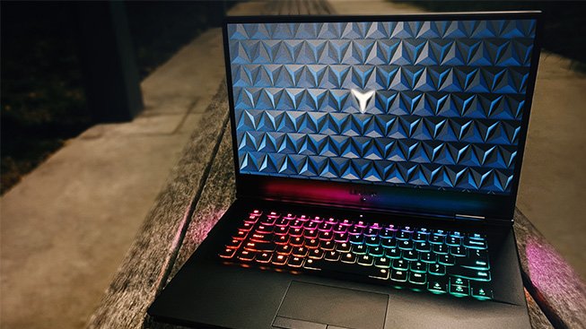Ray-tracing stylově sbalený na cesty v notebooku Lenovo Legion Y740