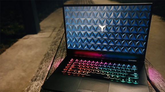 Ray-tracing stylově sbalený na cesty v notebooku Lenovo Legion Y740