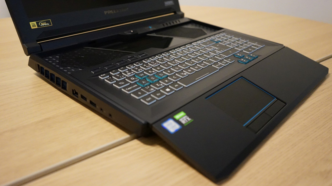 Recenze Acer Predator Helios 700: Herní dělo s vysouvací klávesnicí