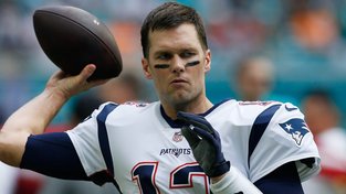 Tom Brady má lehké zranění. Nedělní zápas ale nevynechá