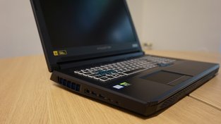 Acer Predator Helios 700 zasunutá klávesnice